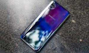 Samsung-Galaxy-A50-holaMOBI